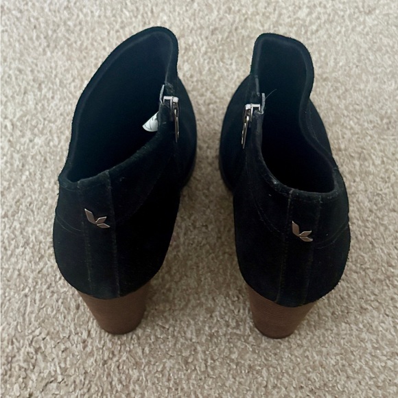 Koolaburra by UGG Ortholite Amalea Black Suede Heeled Ankle Booties - Picture 6 of 9